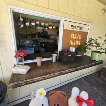 Leahi Health Kaimuki - Pick up outside at this window - Juice Bars & Smoothies Near Me - Honolulu, Hawaii