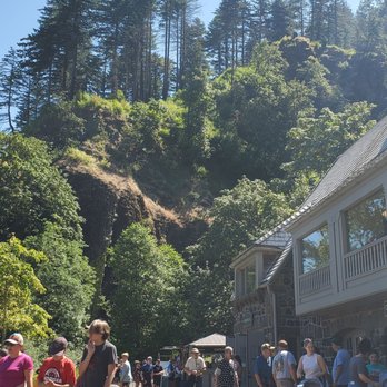 Multnomah Falls - Busy morning! - Hiking Near Me - Bridal Veil, Oregon