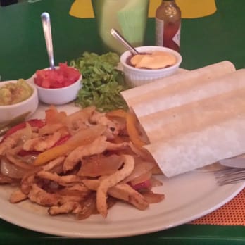 Puebla Café - Mini fajitas de frango. O mini vem com 3 tortillas, mas ganhei um chorinho desaa vez. - Bars Near Me - Rio de Janeiro, RJ Puebla Café - Mini fajitas de frango. O mini vem com 3 tortillas, mas ganhei um chorinho desaa vez. - Bars Near Me - Rio de Janeiro, RJ
