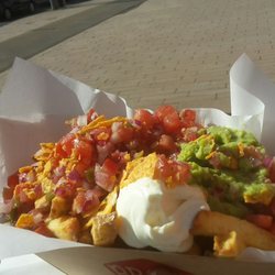 Bram Kop van Zuid - Patatje salsa. Super lekker. Guacamole en salsa tomaat