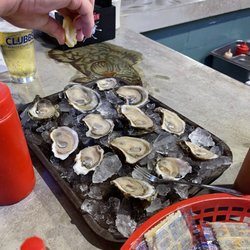 Capt's Table - Raw oysters