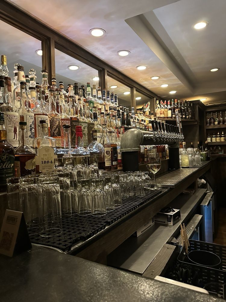 Bourbon's Kitchen & Cocktails