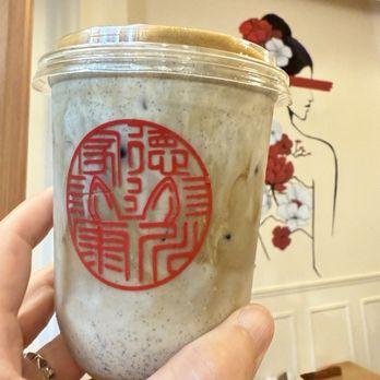 Taz Matcha - Hojicha Black Sesame Latte - Cafes Near Me - Seattle, Washington