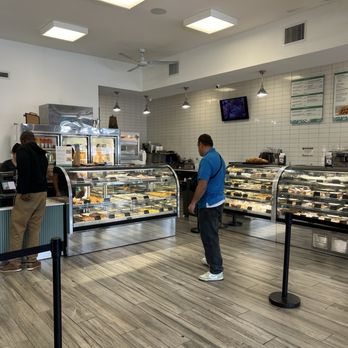 Miramar Bakery - Bakeries Near Me - Hollywood, Florida