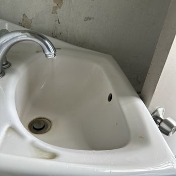 Jane's Fountain - Sink in bathroom - Diners Near Me - Honolulu, Hawaii Jane's Fountain - Sink in bathroom - Diners Near Me - Honolulu, Hawaii