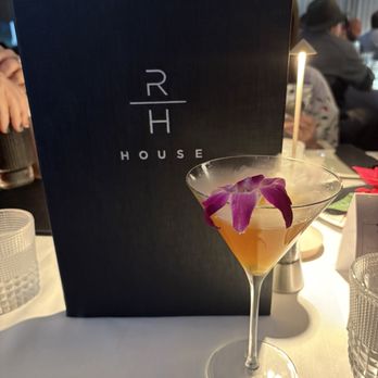 RH House - Peach Boozy Bubbles - Seafood Near Me - Rochester Hills, Michigan