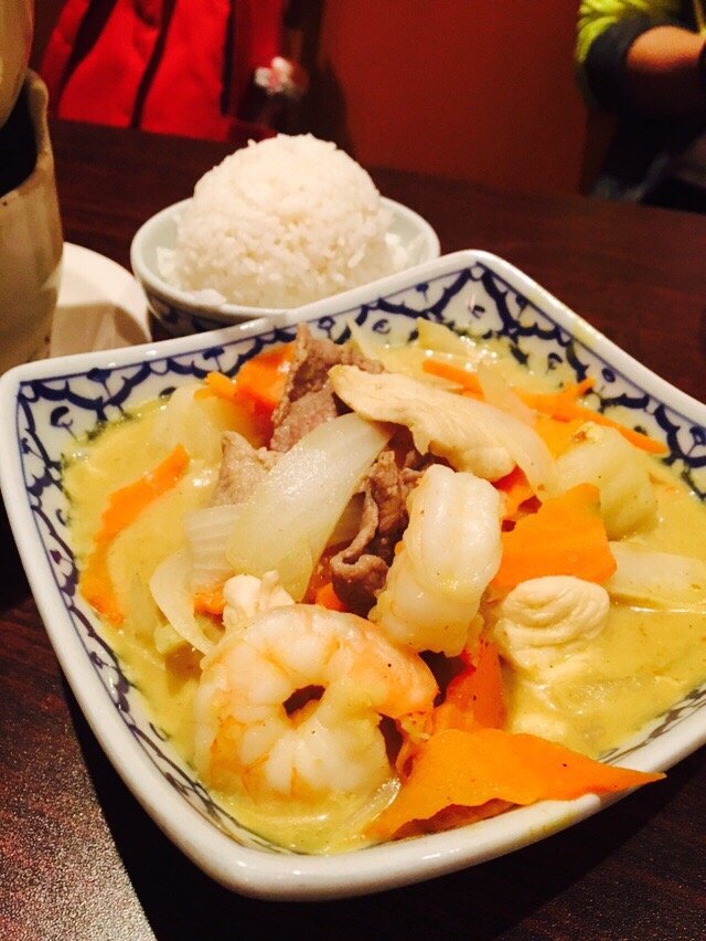 Order Yellow Curry food online from Bangkok Restaurant store, New Orleans on bringmethat.com