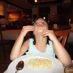 Hotel Latini-Gasthof Schütthof - Meine Tochter hat Spagheti gegessen und in der Früh haben wir den Essenrest unten auf den Boden hier .. niemand putzt .. :(