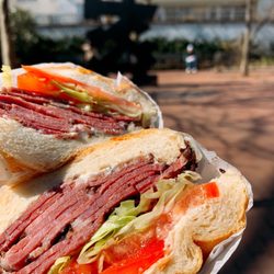 York Deli - Cold pastrami on a roll