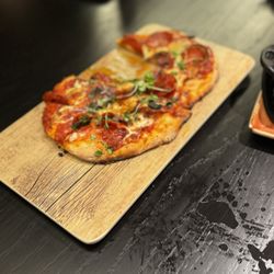 Puttshack - Philadelphia - Hot honey pizza