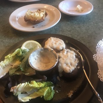 Lincklaen House - Crab cake and the vegetable flatbread. All of meals served with fresh popovers that's worth the trip alone - Burgers Near Me - Cazenovia, New York