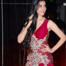 Runway show with Henna Dil Se doing hair and make up! Runway show with Henna Dil Se doing hair and make up!