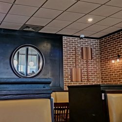 Saratoga Pizzeria & Grill - Inside dining