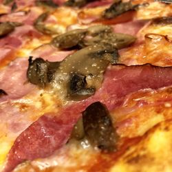 Osteria del Boccondivino - Pizza mit Schinken und Pilzen