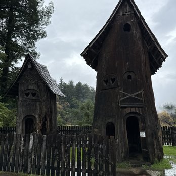 Shrine Drive Thru Tree - Landmarks & Historical Buildings Near Me - Meyers Flat, California