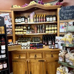 Pinetop Olive Oil - So many beautiful displays.