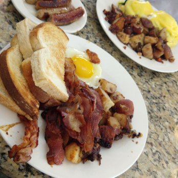 Brody's Diner - Egg, Bacon, Home fries, Toast, Sausages - Breakfast & Brunch Near Me - Shrewsbury, Massachusetts