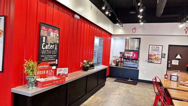 MOOYAH Burgers, Fries & Shakes by null