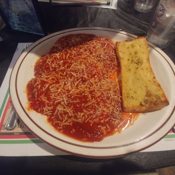 Mamajoes Italian Grill - Cheese ravioli and garlic toast - Italian Near Me - Strawberry, Arizona Mamajoes Italian Grill - Cheese ravioli and garlic toast - Italian Near Me - Strawberry, Arizona