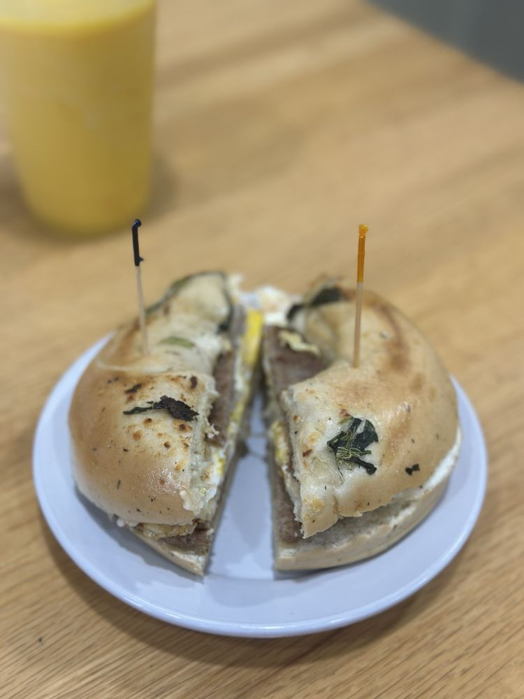 Deerpath Bagels & Burgers Logo