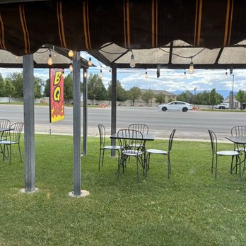 The Smoking Apple - Seating areas outside - Barbeque Near Me - Lindon, Utah The Smoking Apple - Seating areas outside - Barbeque Near Me - Lindon, Utah