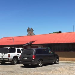 Shiloh Barbecue - View from near the road.