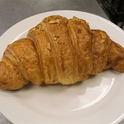 Le Patissier - Almond Croissant