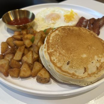 Breaking Dawn Brunch - Welcome to America breakfast platter - Breakfast & Brunch Near Me - Los Gatos, California