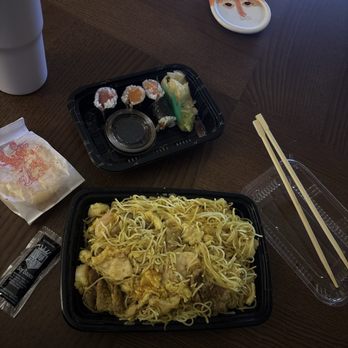 Sushi Sumo - Singapore Rice Noodle, Salmon Roll, Tuna Roll and cookies - Sushi Bars Near Me - Alpharetta, Georgia