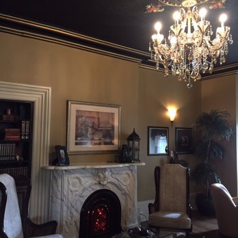 The Woodview Inn - Living room / lounge - Hotels Near Me - Gananoque, Ontario The Woodview Inn - Living room / lounge - Hotels Near Me - Gananoque, Ontario