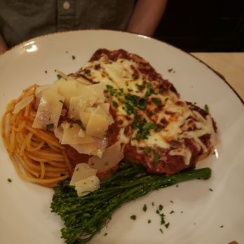 Mama Della's Ristorante - Pollo alla Parmigiano - Italian Near Me - Orlando, Florida Mama Della's Ristorante - Pollo alla Parmigiano - Italian Near Me - Orlando, Florida
