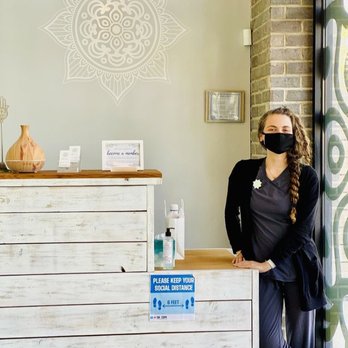 Verde Holistic Wellness Studio - From the moment you walk in, you're in great hands.  Our knowledgeable team is here to help you to customize your wellness journey at Verde. - Reiki Near Me - Chicago, Illinois