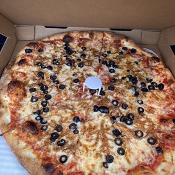 Vincenzo's Pizza - 18" thin crust with olives, sausage and garlic - Pizza Near Me - Portland, Oregon Vincenzo's Pizza - 18" thin crust with olives, sausage and garlic - Pizza Near Me - Portland, Oregon
