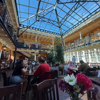 Hervé - Beautiful interior - Wine Bars Near Me - Santa Fe, New Mexico