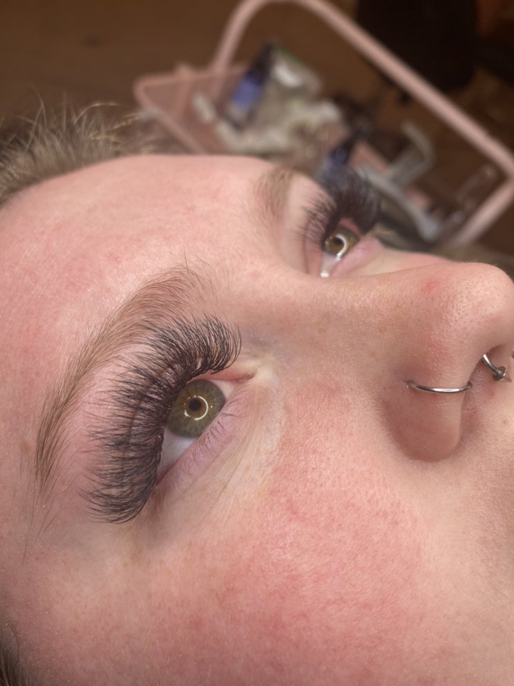 Luxe Artistry Brows & Lashes Logo