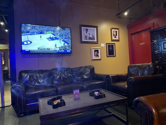 Highland Cigar Company by null