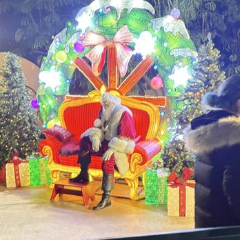 LA Zoo Lights - THE MAN HIMSELF.... SANTA! LOLLLL - Zoos Near Me - Los Angeles, California LA Zoo Lights - THE MAN HIMSELF.... SANTA! LOLLLL - Zoos Near Me - Los Angeles, California
