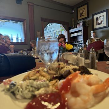 Maggie's On Main - Dining area - Breakfast & Brunch Near Me - Onalaska, Wisconsin Maggie's On Main - Dining area - Breakfast & Brunch Near Me - Onalaska, Wisconsin