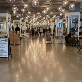 Harry's Hamburgs & Wings - Sterling food hall - Chicken Wings Near Me - Chicago, Illinois
