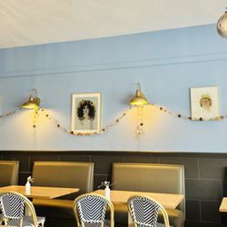 Warm and inviting dine in and outdoor seating