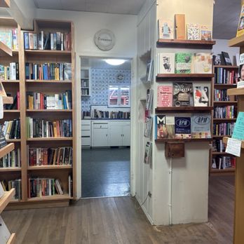 Bart's Books - Bookstores Near Me - Ojai, California