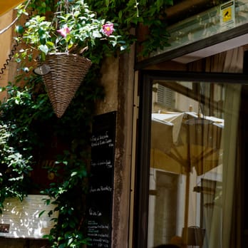 Osteria Casa Vino - Entrance to inside seating - Italian Near Me - Verona, VR