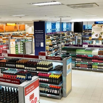 Solo Liquor Store - rows of bottles of wine on display - Beer, Wine & Spirits Near Me - Canmore, Alberta Solo Liquor Store - rows of bottles of wine on display - Beer, Wine & Spirits Near Me - Canmore, Alberta
