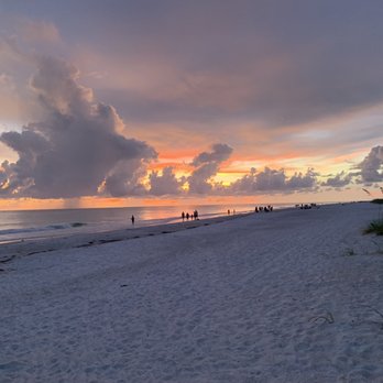Haley's Motel - Sunset at the gulf side - Hotels Near Me - Holmes Beach, Florida