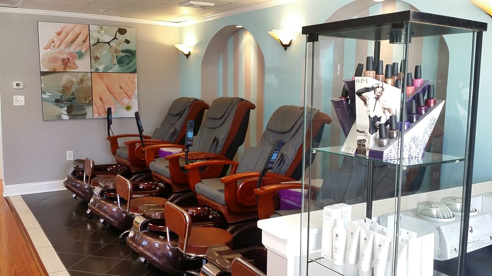 NAIL TRIX 101 S Newtown Street Rd, Newtown Square, Pennsylvania