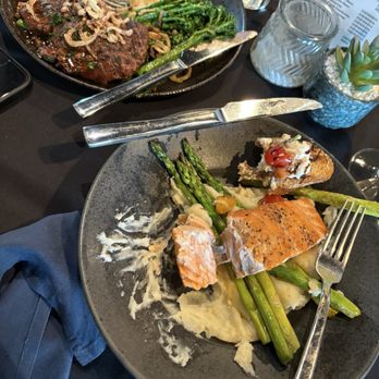 Six Eleven  - Steak and salmon dishes - Bars Near Me - Martinez, California