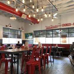 Slim Chickens - Interior