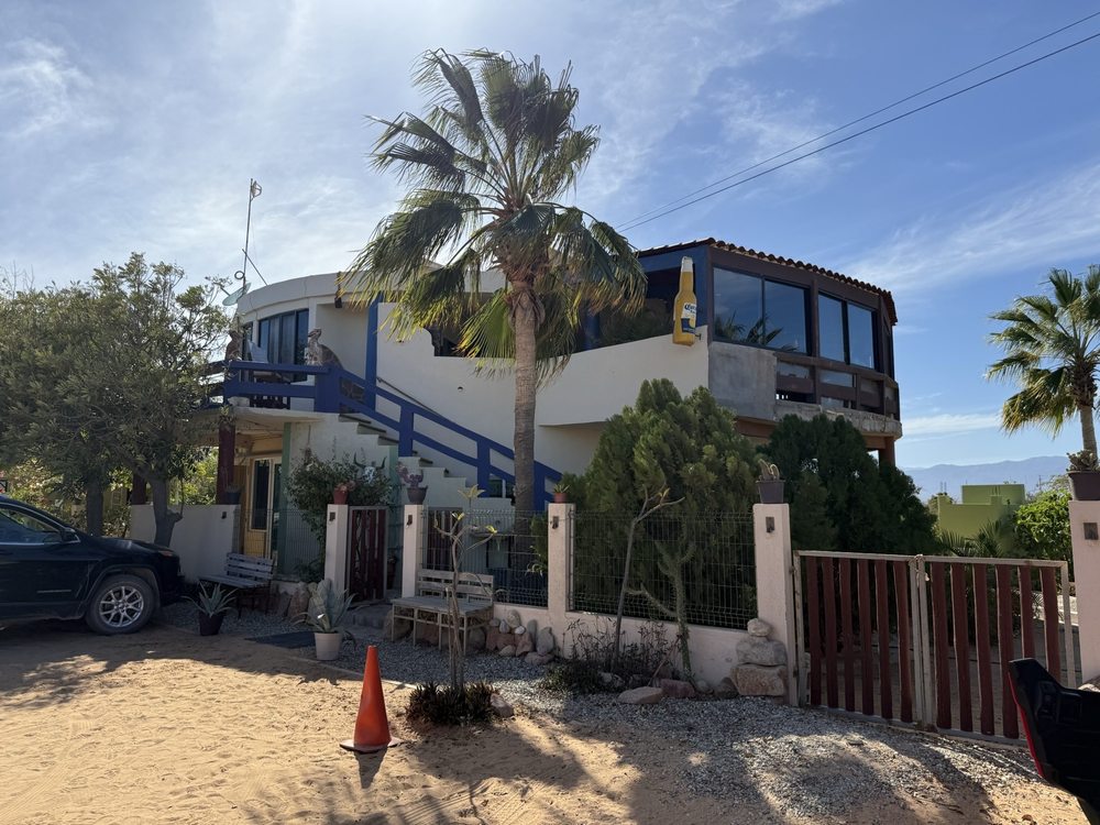 Efren's restaurant & bar - operated by Joris