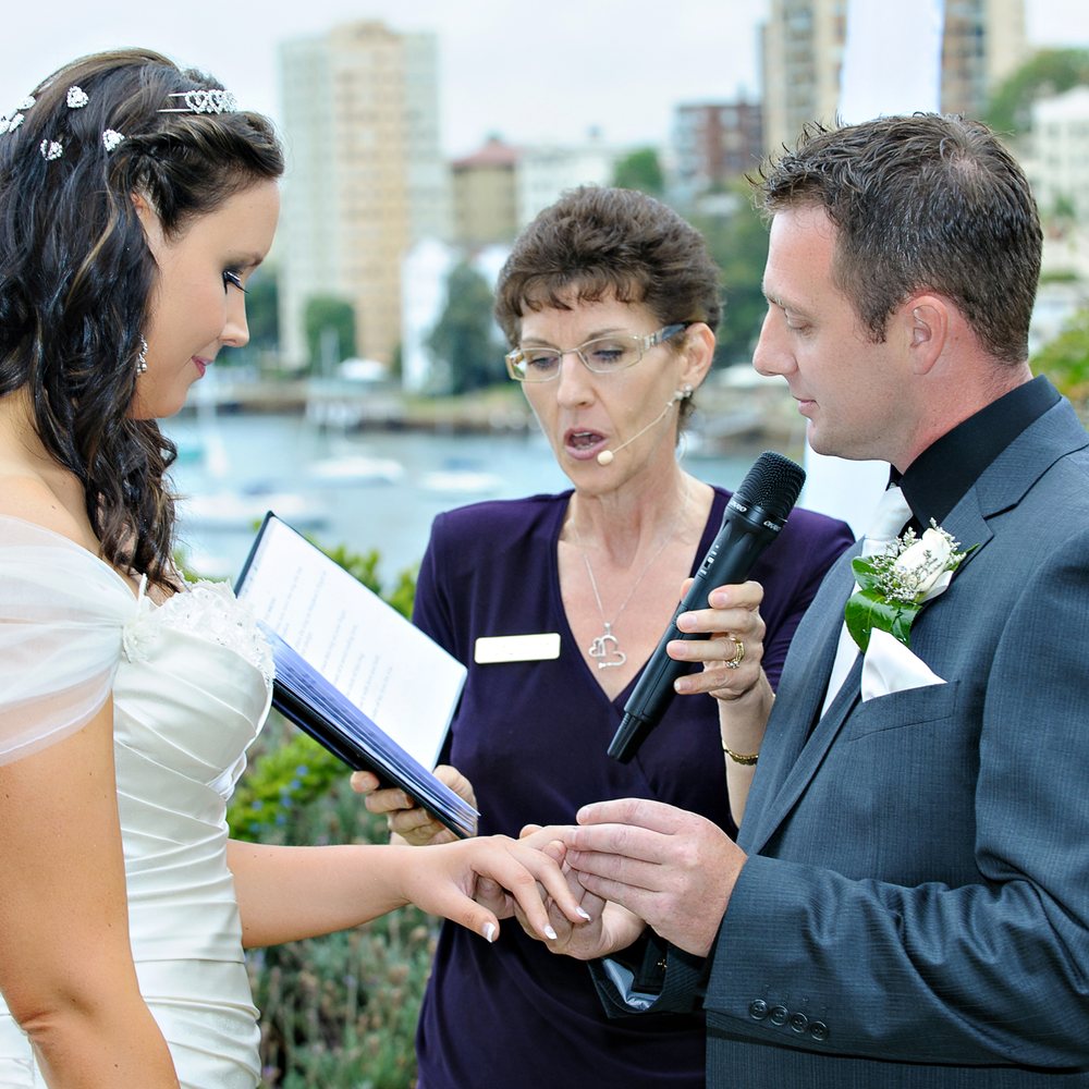 Explore the Beauty of Darcy Manor in Autumn, image size:1000x1000