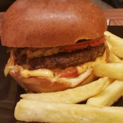 TABAK Restaurant - Tabak's beef burger.. tasted pretty fresh and love their brioche bun!